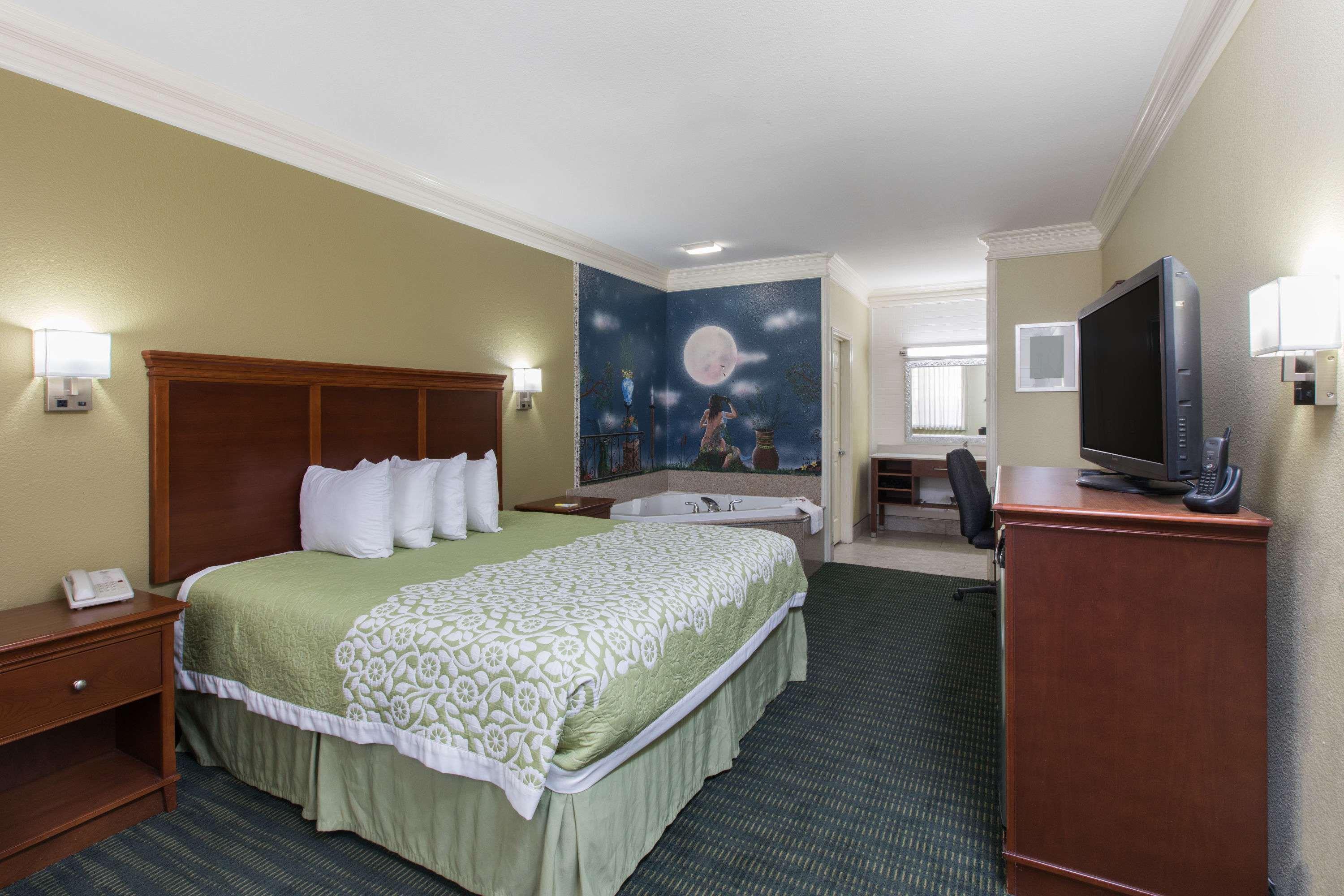 Days Inn & Suites Big Spring Exterior photo
