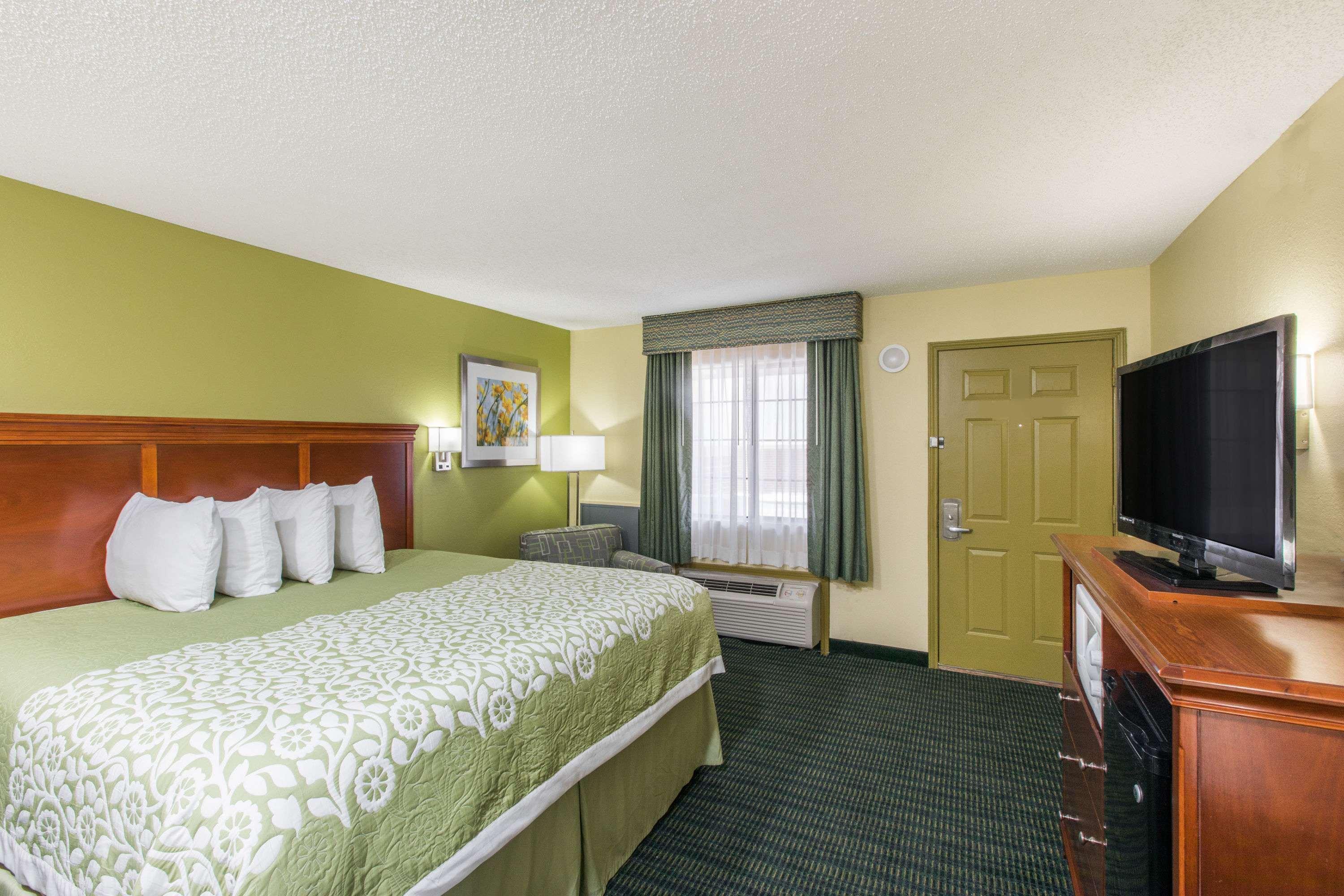 Days Inn & Suites Big Spring Exterior photo