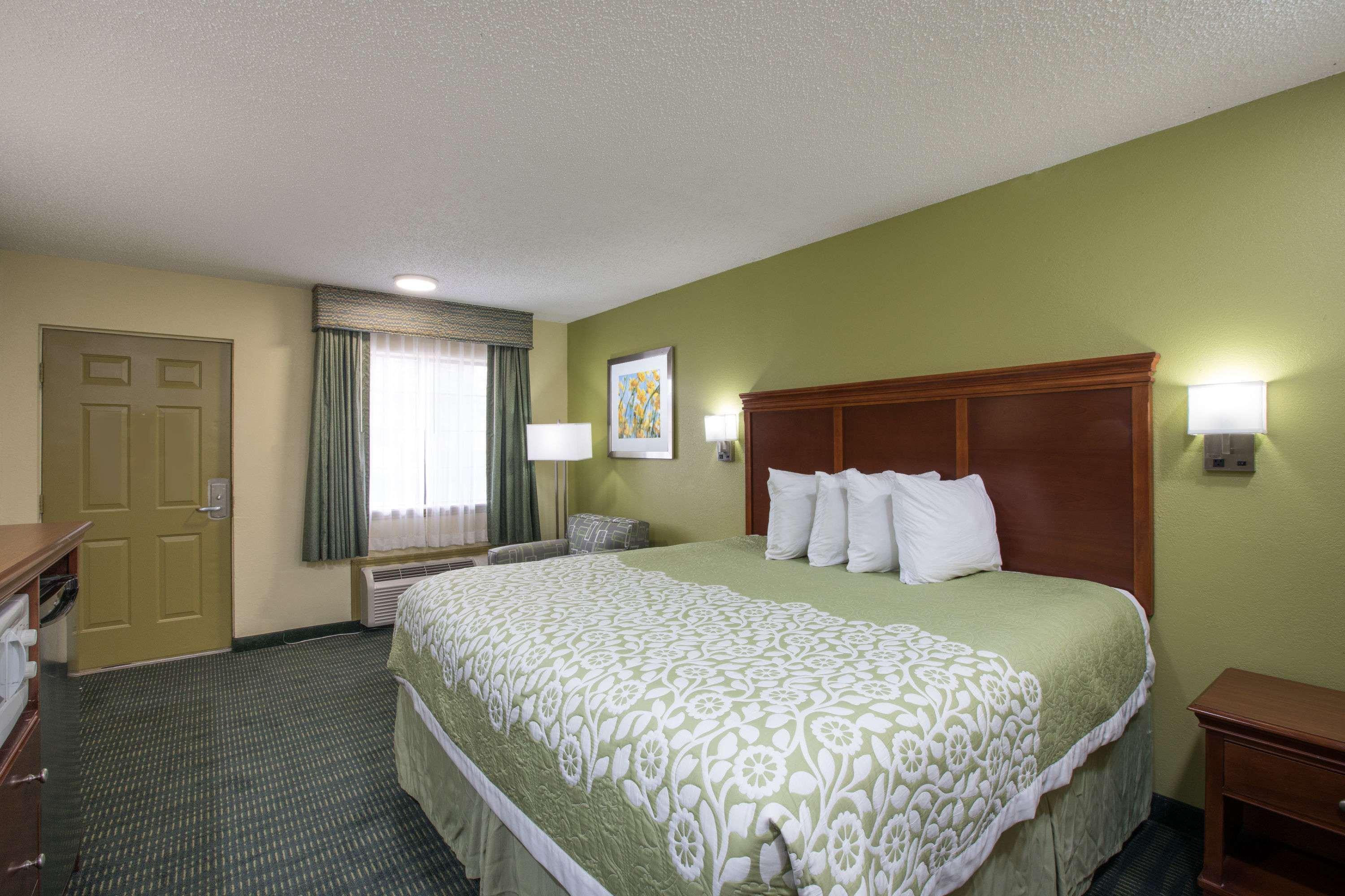 Days Inn & Suites Big Spring Exterior photo