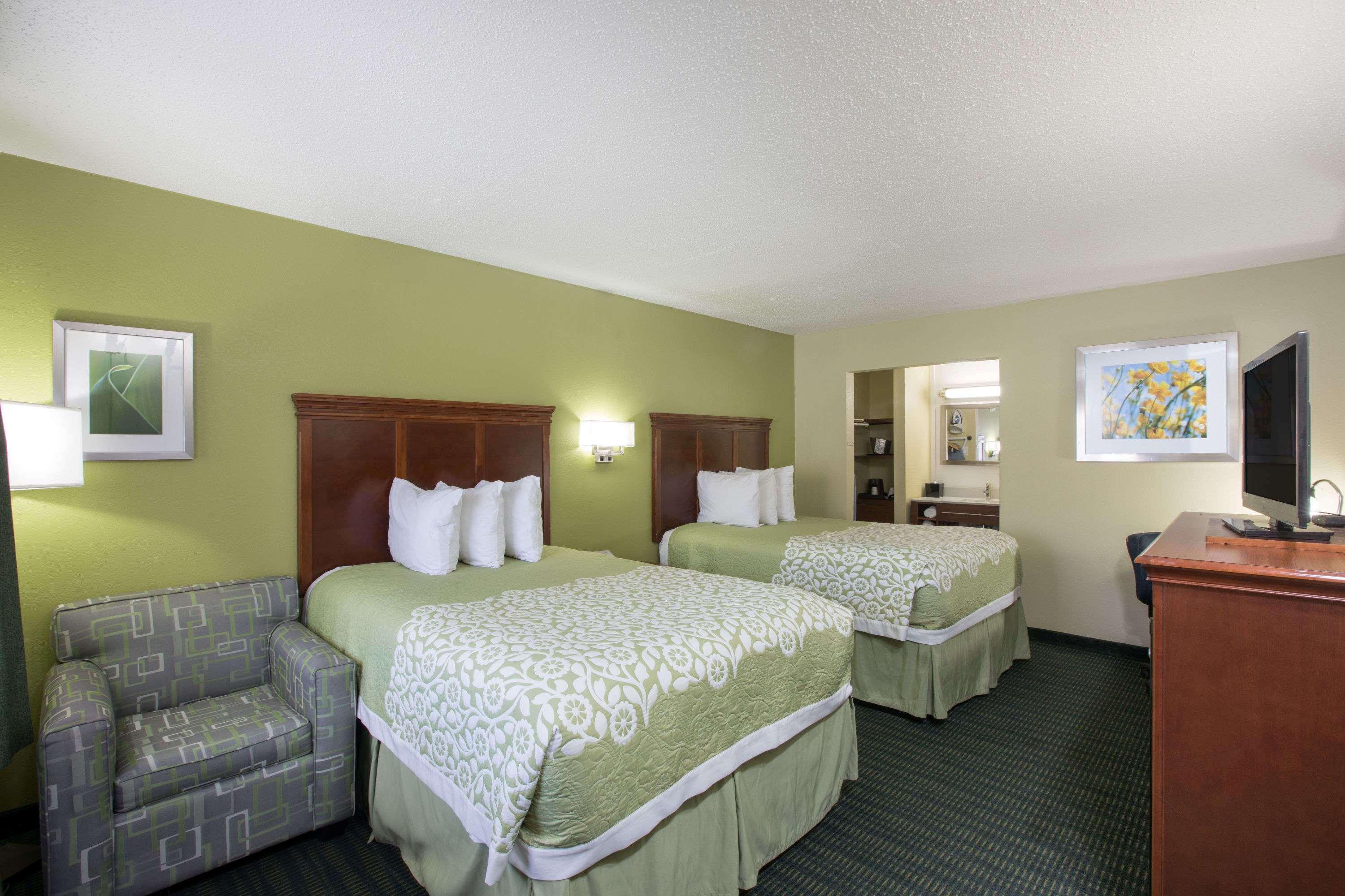 Days Inn & Suites Big Spring Exterior photo