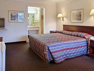 Days Inn & Suites Big Spring Room photo